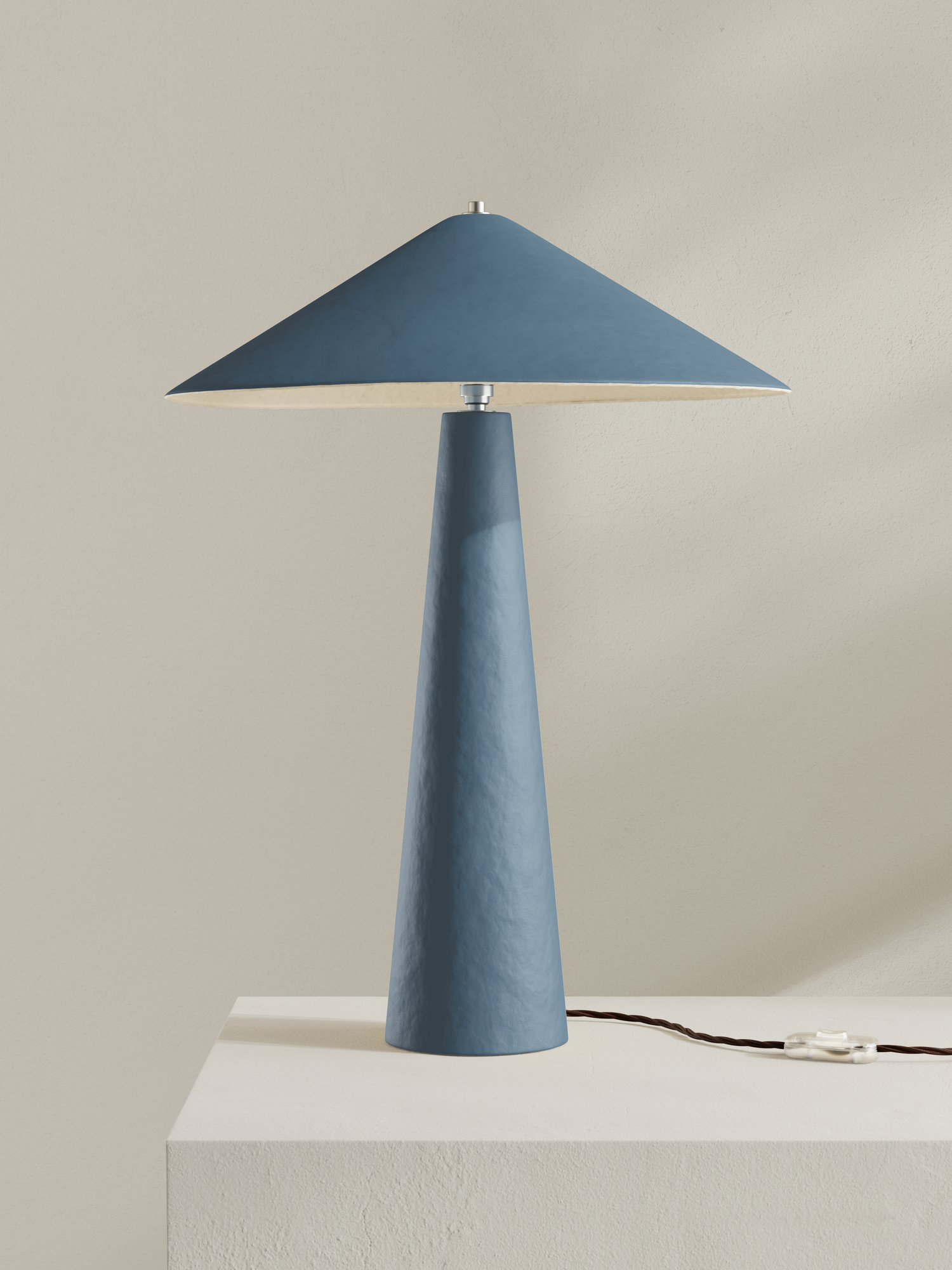 Parasol table lamp with tall stem and wide shade, made of hand-painted paper pulp in dark brown.